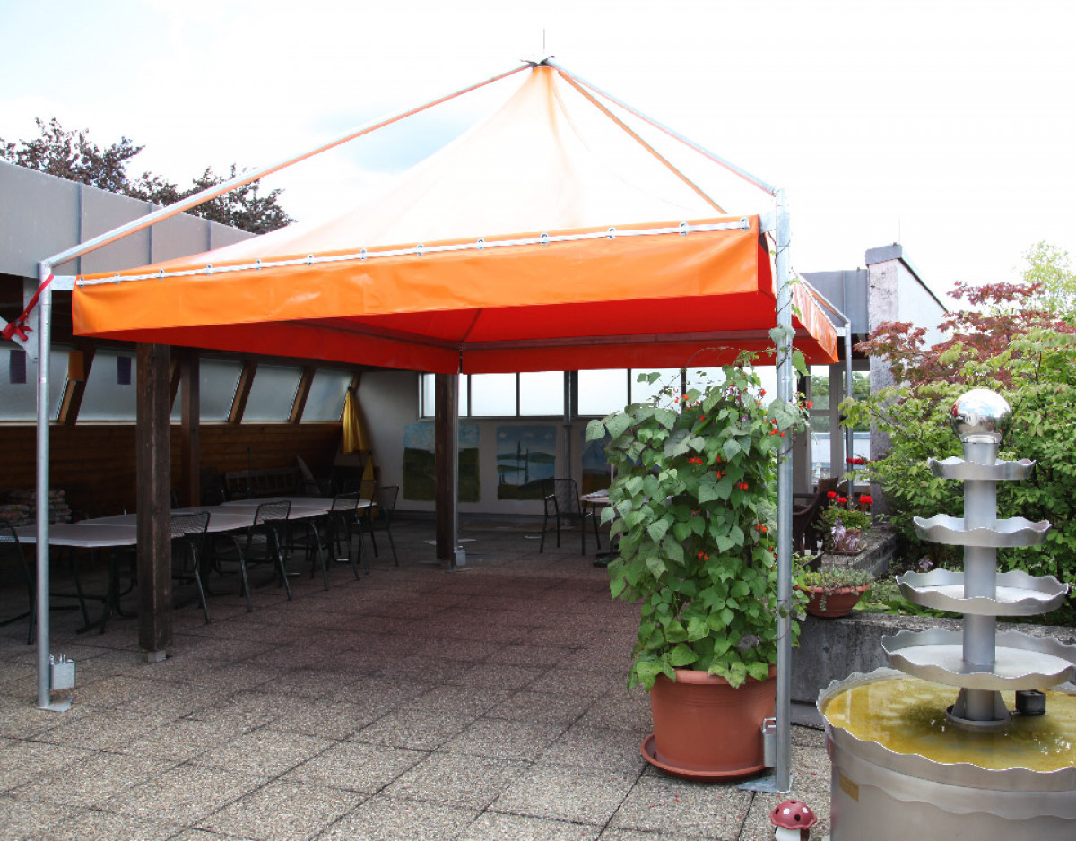 lambert-gmbh-goeppingen-pagode-zelte-sonnschutz-wetterschutz-marktzelte-gastronomie-hotellerie-orange