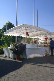 lambert-gmbh-goeppingen-marktsysteme-marktbedarf-marktschirme-rs-business-weinfest-stuttgart-schnapsverkauf