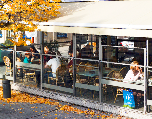 lambert-gmbh-goeppingen-sonnenschutz-windschutz-schiebefenster-katalog-gastronomie-terrasse